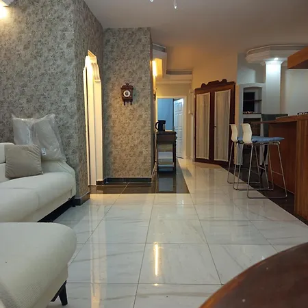 דירה Gilmour House *